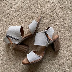 TOMS wedges